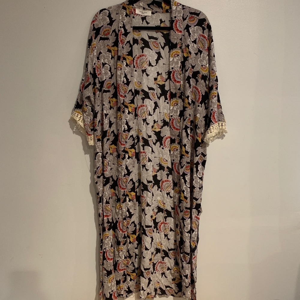 Carly Jean Los Angeles Kimono